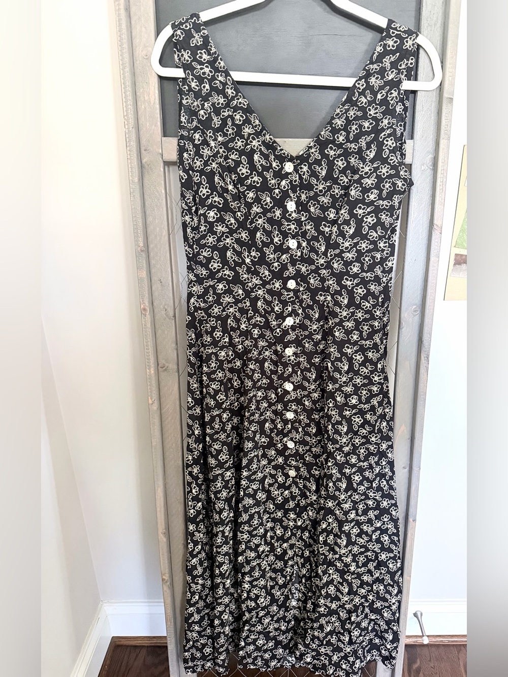 Black and Cream Floral Maxi Dress Express Size 9/10 Lightweight Button Front